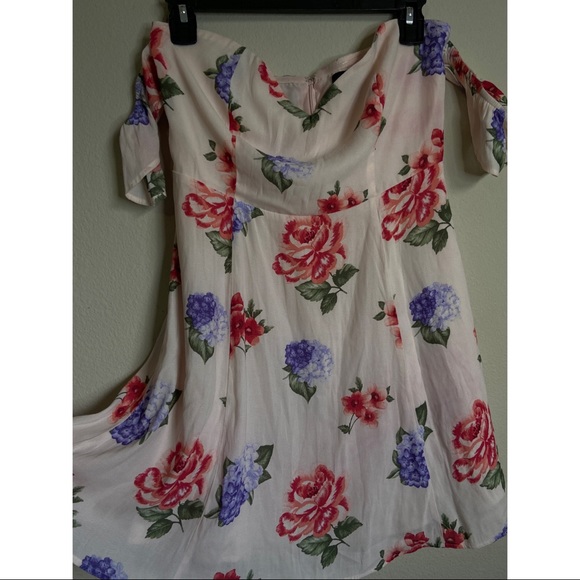 Blush Floral off shoulder mini dress💐 - Picture 2 of 3